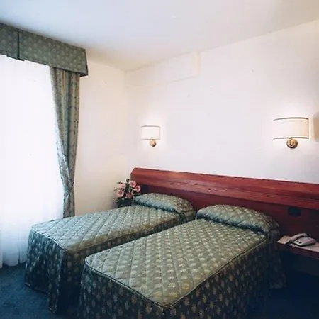 Arcadia Hotel 3*